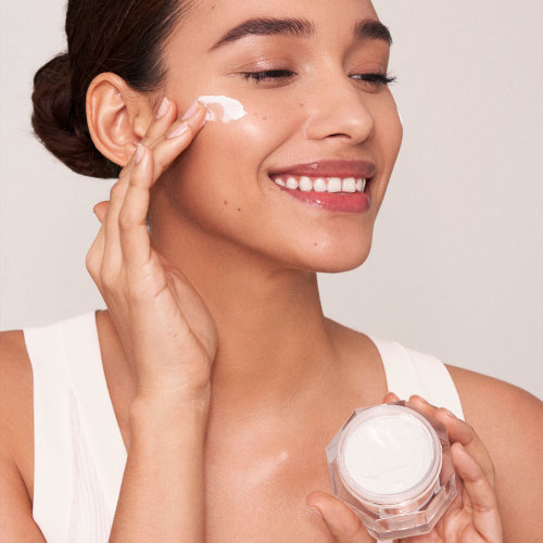 How to Use Tretinoin Cream With Moisturizer